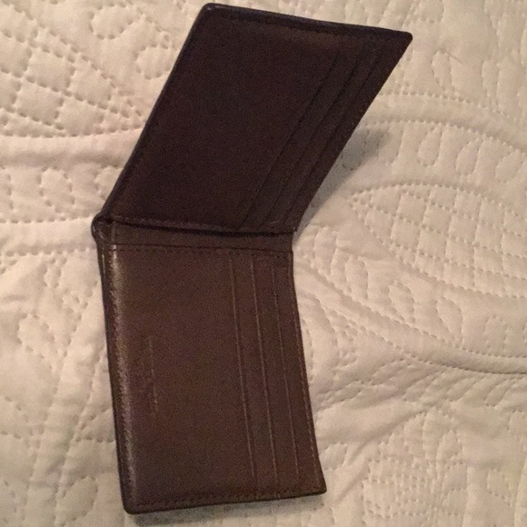 Men’s Micheal Kors Wallet - Picture 2 of 3